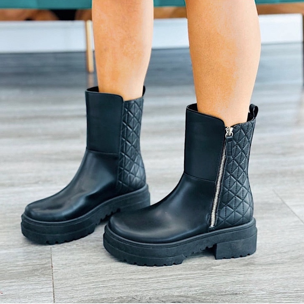 🆕🌿🖤QUPID: “BLACK” Quilted Booties SIZE 8